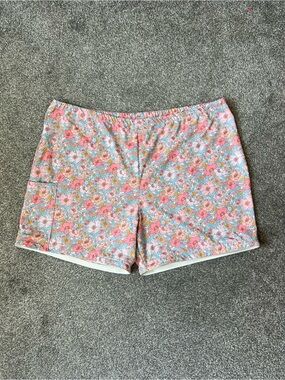 byrdie golf floral shorts